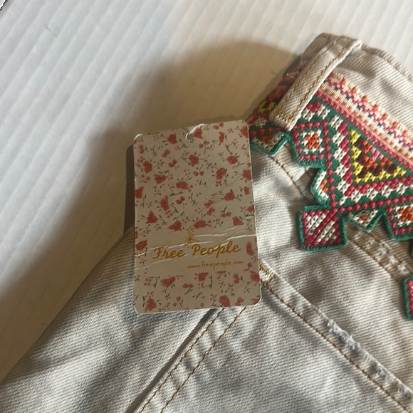 NWT Free People We the Free tan Jean Shorts with Colorful Embroidery cutouts - Picture 5 of 12
